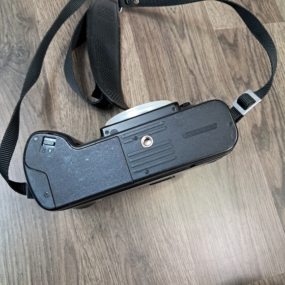 Nikon Auto Focus Camera N4004 AF SLR 35mm Film Vintage Camera Body Only TESTED - Picture 6 of 7